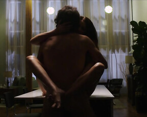 Lyndsy Fonseca, Paget Brewster - Down Dog s01e01 2015