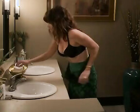 Linda Cardellini nude - Dead To Me (2020)