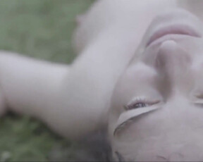 Esther Zimmering naked - Goosebumps (2022)