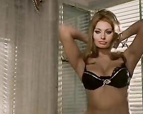 Sophia Loren naked