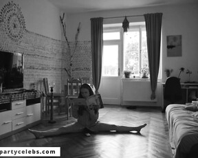 Alena Dolakova nude - Zrcadla ve tme (2021)