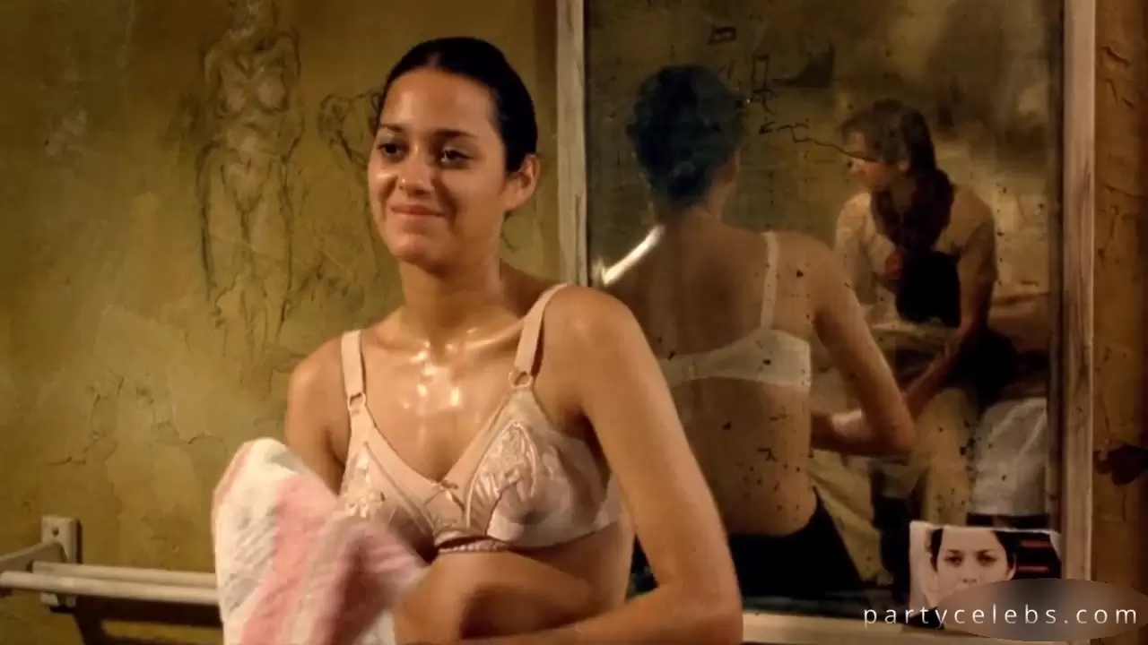Marion Cotillard nude - Furia (1999)