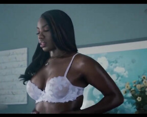 Elizabeth Foxx sexy - The Lawnmower Man (2024)