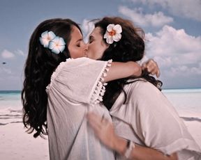 Bridget Regan, Yara Martinez Lesbian Kisses - Jane the Virgin (2017) s04e01