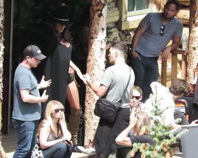 Alessandra Ambrosio sexy - Aspen (2017)