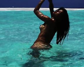 Isabeli Fontana Nude - Lui (2016)