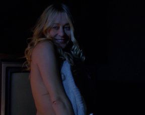 Chloé Mons  nackt