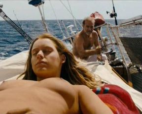 Manuela Velles topless – Caotica Ana (2007)