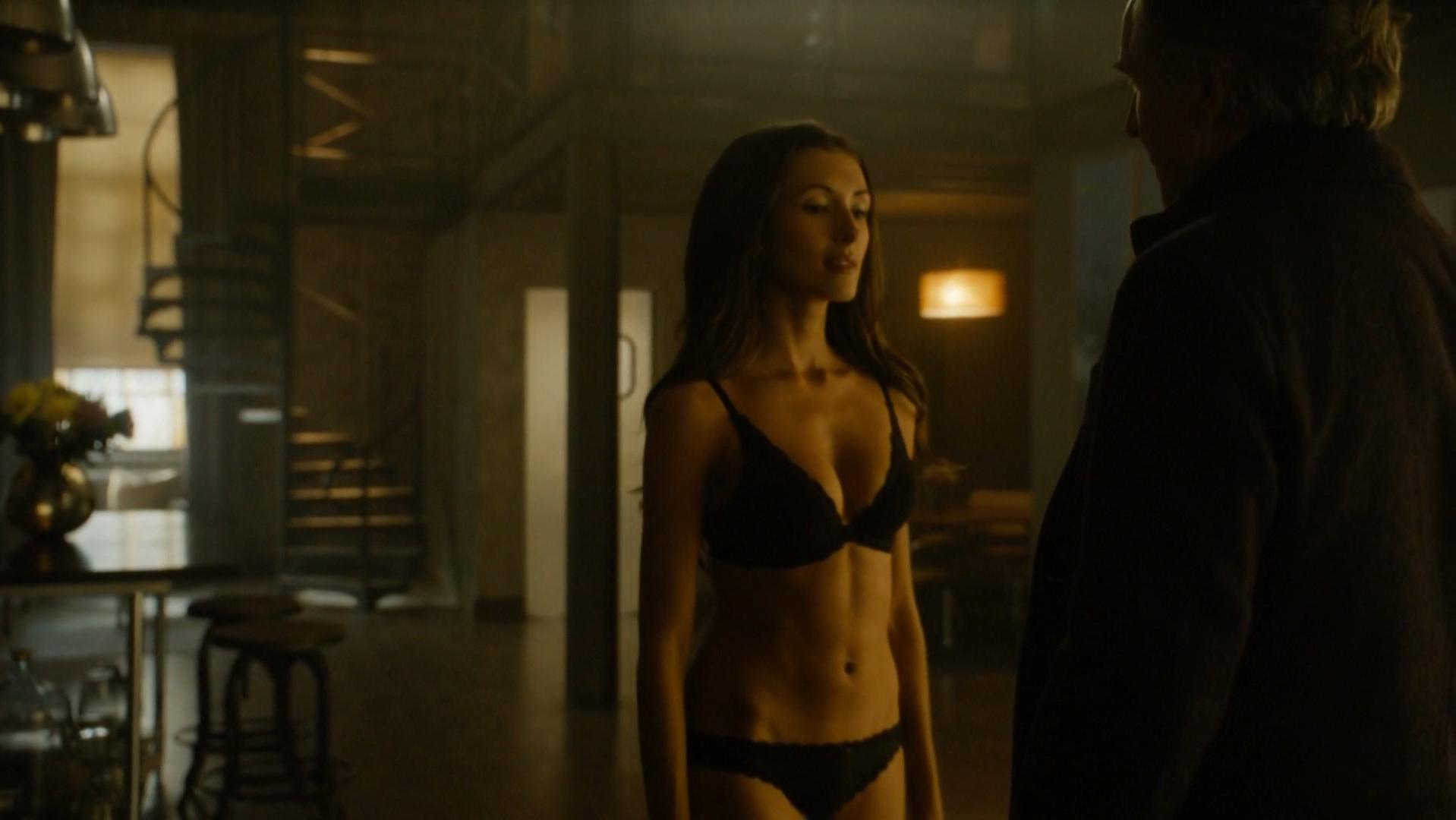 India de Beaufort sexy - Blood & Oil s01e06 (2015) .