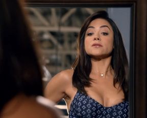 Jeanine Mason sexy, Chloe Bridges sexy – Daytime Divas s01e01 (2017)