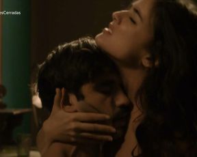 Adriana Ugarte nude – Habitaciones cerradas s01e02 (2015)