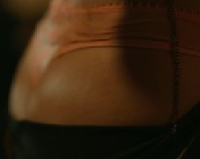 Flora Bonfenti sexy – Guyane s01e04 (2017)