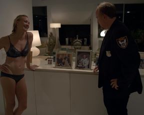 Yvonne Strahovski sexy – Louie s04e02 (2014)