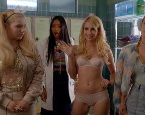 Emma Roberts sexy – Scream Queens s02e01 (2016)