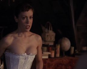 Alyssa Milano sexy – Charmed s04 (2001)