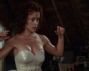 Alyssa Milano sexy – Charmed s05e03-23 (2002)