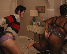 Frankie Shaw, Raven Goodwin hot scene – Smilf s01e05 (2017)