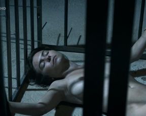 Katerina Janeckova naked – Labyrint s01e05-06 (2015)