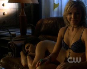 Arielle Kebbel, Shiri Appleby sexy – Life Unexpected s02e01 (2010)