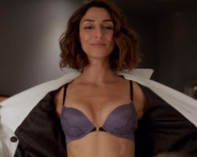Lisa Edelstein, Necar Zadegan naked – Girlfriends Guide to Divorce s02e12 (2016)