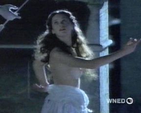 Felicity Jones naked – Servants s01e01 (2003)