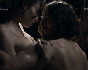 Marimar Vega nude – Sitiados s01e05-06 (2015)