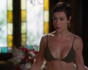 Alyssa Milano sexy – Charmed s06 (2003)