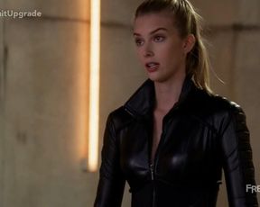 Emma Ishta sexy – Stitchers s02e01 (2016)