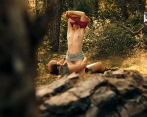 Anna Pieri nude – Station Horizon s01e05 (2015)