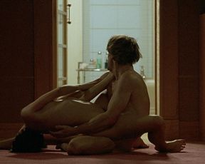 Juliette Binoche nude – Damage (1992)