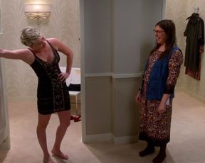 Kaley Cuoco sexy – The Big Bang Theory s08e12 (2015)