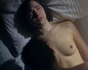 Amanda Ryan nude – The Hunger (1997)