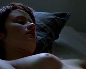 Pauline Etienne, Claire Bodson naked – Eleve libre (2008)