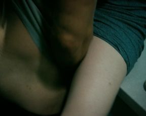 Carrie Coon sexy – The Leftovers s03e04 (2017)
