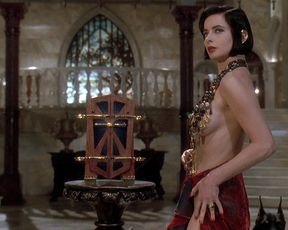 Isabella Rossellini nude, Catherine Bell nude, Carrie Jean Yazel nude – Death Becomes Her (1992)