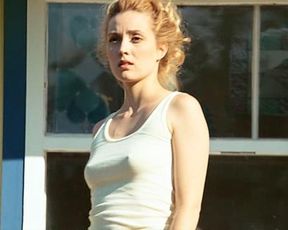 Evelyne Brochu sexy, Anick Lemay nude – Frisson des collines (2011)