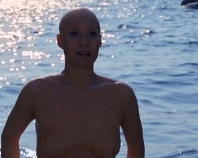 Trine Dyrholm nude – Den skaldede frisor (2012)