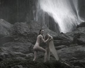 Alyssa Sutherland nude – Vikings s01e09 (2013)