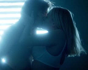 Olivia Taylor Dudley sexy – The Magicians s01e07 (2016)