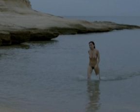 Elena Anaya nude – Lejos del mar (2015)
