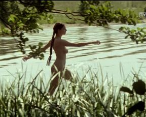 Renata Dancewicz nude – Diabelska edukacja (1995)