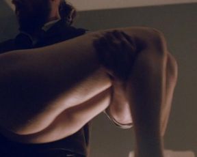 Emily Hampshire nude – Die (2010)