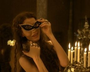 Saffron Burrows nude – Klimt (2006)