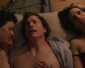 Alia Shawkat nude, Amy Landecker sexy – Transparent s04e10 (2017)