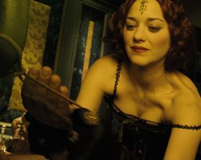 Marion Cotillard sexy – A Very Long Engagement (2004)