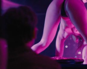 Noelle Trudeau nude, Jessica Rockwood nude – Bleed For This (2016)