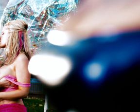 Amber Valletta sexy – Gamer (2009)