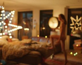 Hannah Hoekstra nude – Volgens Robert s01e04-05 (2013)