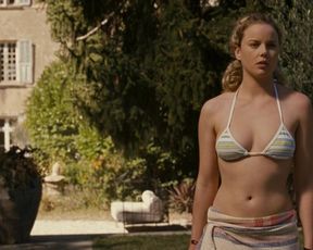 Abbie Cornish nude – A Good Year (2006)