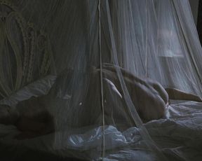 Mena Suvari nude – Garden of Eden (2008)